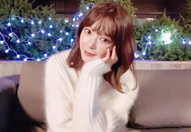 草娥復出后变得风格清新。（图/翻摄自草娥IG）