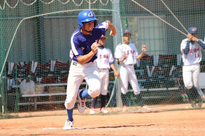 李承鸿毕业自台中市立中山国中棒球队。（台中市府提供／卢金足台中传真）