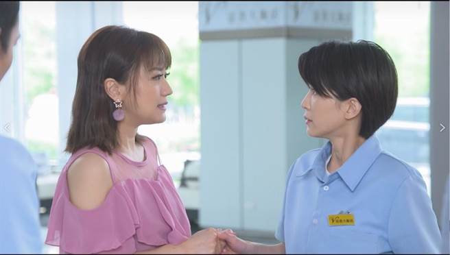 苗真剧中对楚宣一见锺情。