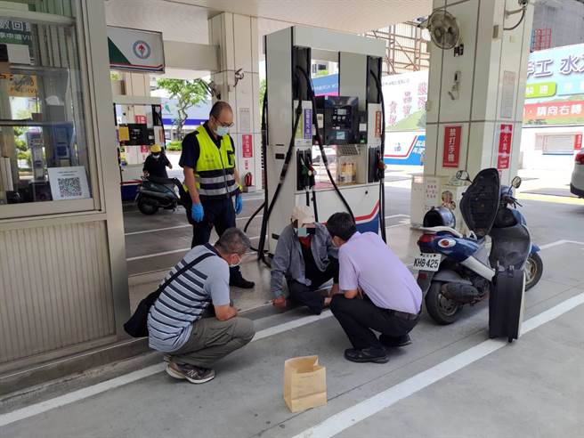 警方关心郑男行抢加油站动机。（读者提供／程炳璋台南传真）