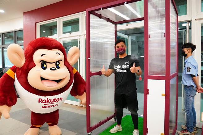 桃园球场启用防疫通道。（乐天桃猿队提供）