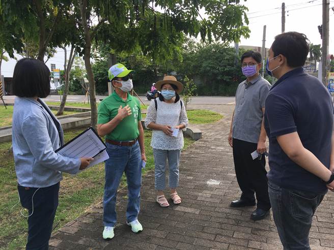 市議員吳敏濟16日邀市府相關單位會勘，爭取甲安埔設置7處uBike2.0站點。（陳淑娥攝）