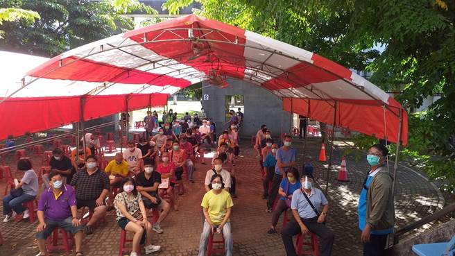 永康區永仁高中上下午各500人接種。（永康區公所提供／曹婷婷台南傳真）