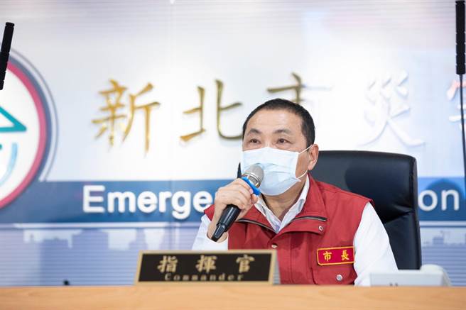 新北市今（16日）新增11例本土案例，市長侯友宜主持防疫會議。（新聞局提供）