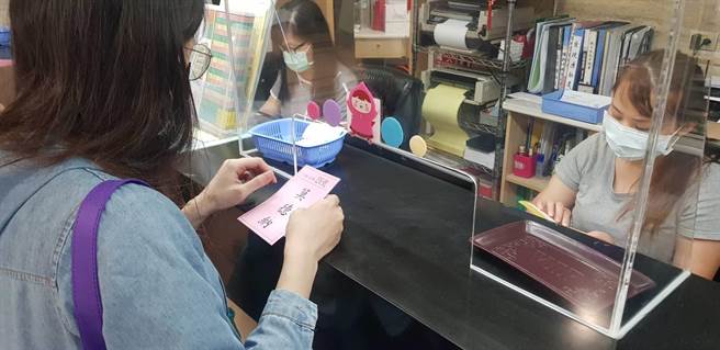 传未满28天就帮孕妇施打第二剂疫苗　新泰医院澄清：孕妇具医护资格，是第一波施打对象。（新泰医院提供／戴上容新北传真）