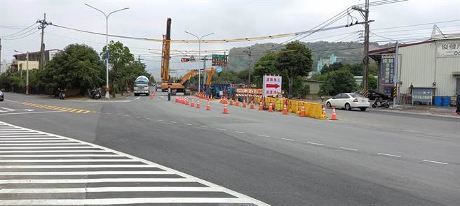 台南市議員周奕齊指出，曾文、南化聯通管施工路段車禍頻傳。（讀者提供／劉秀芬台南傳真）