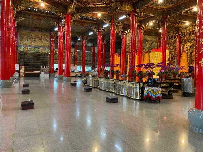 宗教场所微解封，凤山五甲龙成宫审查获准，成为高雄第1间。（高巿府民政局提供／曹明正高雄传真）