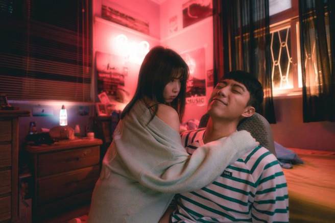 郭書瑤（左）和蔡凡熙私下擁有好交情，拍起親密戲相當自然。（皮諾丘電影提供）