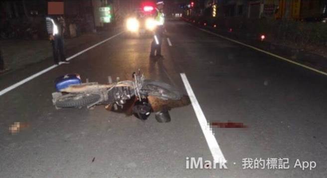 去年情人节傍晚，老妪从自家附近道路往北徒步走到斗中路上，欲直接穿越有分隔岛的马路，从路边闯入车道时，害郑姓老翁闪避不及撞上，惨摔身亡。(警方提供／谢琼云彰化传真）