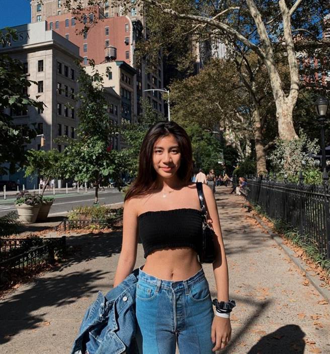 巫咏欢身材玲珑有致。（翻摄巫咏欢IG）