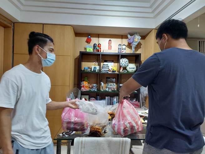 球队队员们都很乖巧、懂事，除了去打工外也会协助帮忙外送。（Vikings提供）