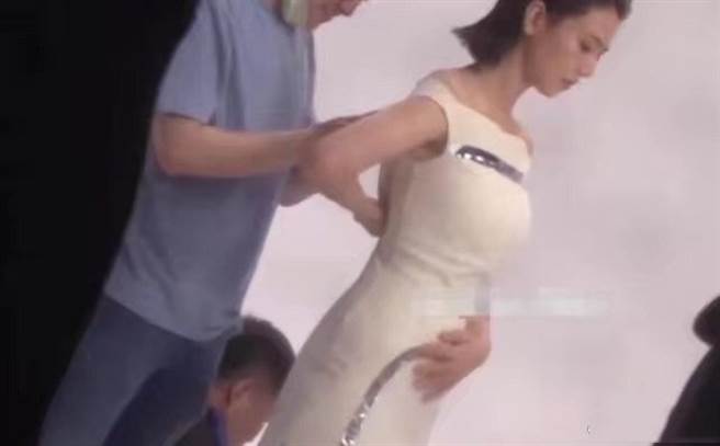 高圆圆近日一段广告侧拍影片，为她引来二胎传闻。(取自微博)