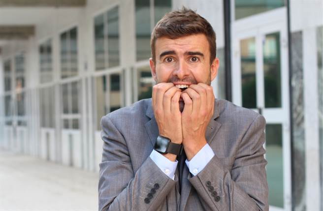 白羊座、水瓶座、處女座的人做人太直接，常常自顧自地發表意見，導致一開口就讓場面變得尷尬。（圖／Shutterstock）