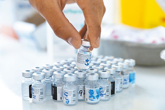 图为BNT疫苗。（路透）