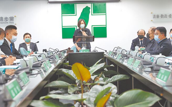 學者認為在野如果無法整合，民進黨可能長期執政。圖為蔡英文總統在民進黨中常會發表談話。（攝影記者聯誼會提供）