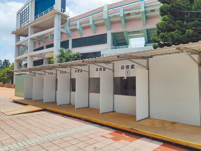 桃园市15日本土有3例，有2人是日前快递公司确诊员工的哥哥及哥哥的小孩，因家族亲友都住在附近，市府紧急採检亲朋好友62人。（赖佑维摄）