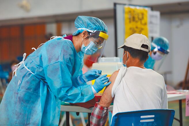 雲林縣已10萬6567人接種第一劑疫苗，疫苗覆蓋率為15.99％，疫苗使用率87.5％，中央造冊的專案疫苗有些還未施打。（本報資料照片）