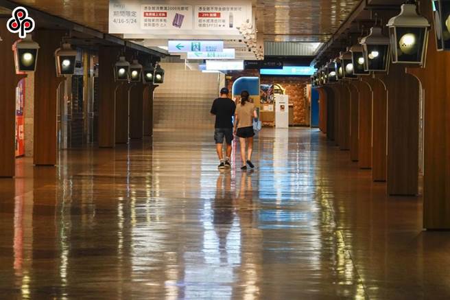 台北车站K区、Z区地下街共计6人确诊，初步造册441人打疫苗。（本报资料照片）