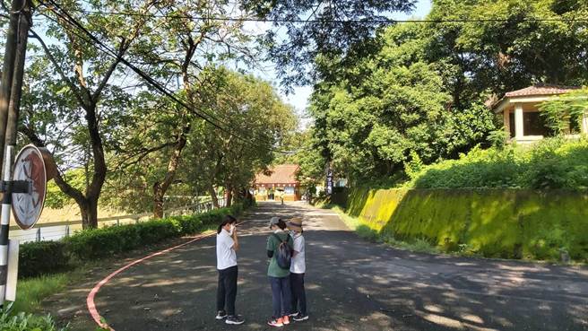 台南虎頭埤風景區上午近500人入園。（曹婷婷攝）