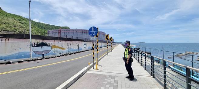 基市四分局在外木山湖海湾、汫水澳、海兴步道进行维管。（基市四分局提供／张颖齐基隆传真）