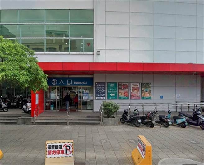内湖家乐福。（图／翻摄自Google地图）