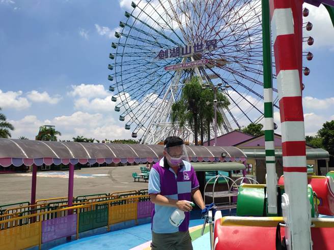剑湖山世界摩天轮、G5这几天是人气最旺的设施，每小时都清消。（剑湖山世界提供）
