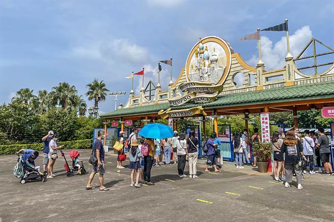 微解封第一个周末假期，六福村入园游客仍未破千人。（六福村提供／罗浚滨新竹传真）