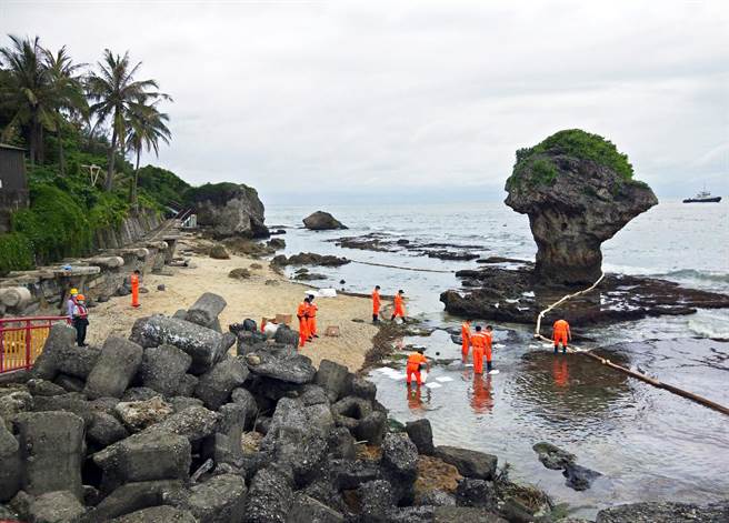中油漏油严重影响小琉球海洋生态。(资料照)