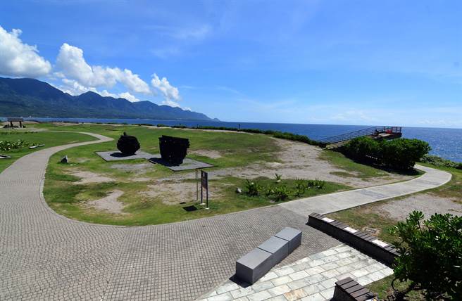三级警戒微解封的首日例假，台东加路兰游憩区只有零星的游客 。（庄哲权摄）