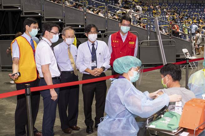 高医呼吁民眾不挑疫苗、尽快施打。（高医提供／袁庭尧高雄传真）