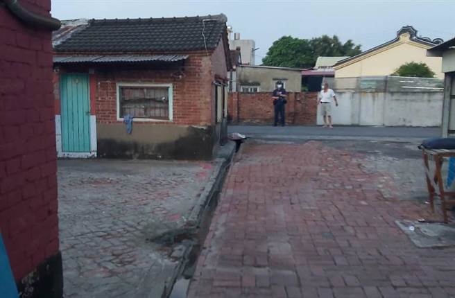 台南市将军区下午发生戴姓男子自家庭院撞倒2岁女儿意外。（读者提供／刘秀芬台南传真）