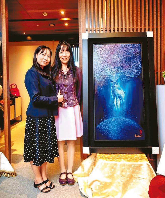 「剛剛好的管教」一書的作者尚瑞君（右）與臺灣美學學會理事長林翊佳合影。圖／臺灣美學學會提供