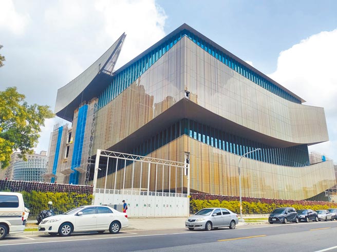 桃园市立图书馆总馆工程外观日前拆除鹰架亮相。（赖佑维摄）