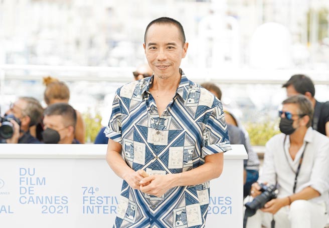 蒂妲絲雲頓和導演阿比查邦（見圖）昨攜新片《記憶》至坎城影展。（美聯社）