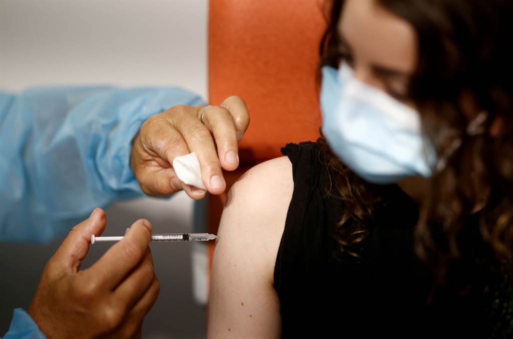 欧盟目前已替55.5%人口施打第一剂疫苗，胜过大西洋彼端美国的55.4%。图/路透社(photo:ChinaTimes)