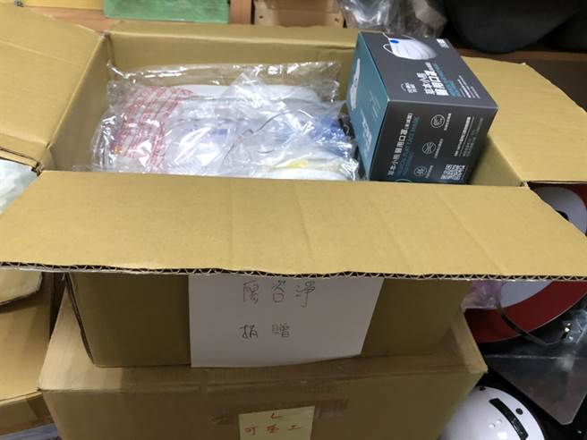 廖姓兄妹存零用钱，购买防疫物资捐赠清水警分局安寧派出所。（清水警分局提供／陈淑娥台中传真）