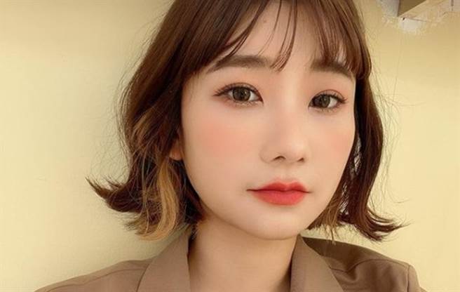 网红爱莉莎莎最近一直反省自己的所作所为。（图／IG@爱莉莎莎）