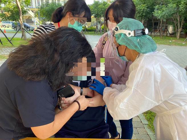 台中市身障日照及社区式服务，疫苗施打率全国第一。（台中市府提供／卢金足台中传真）