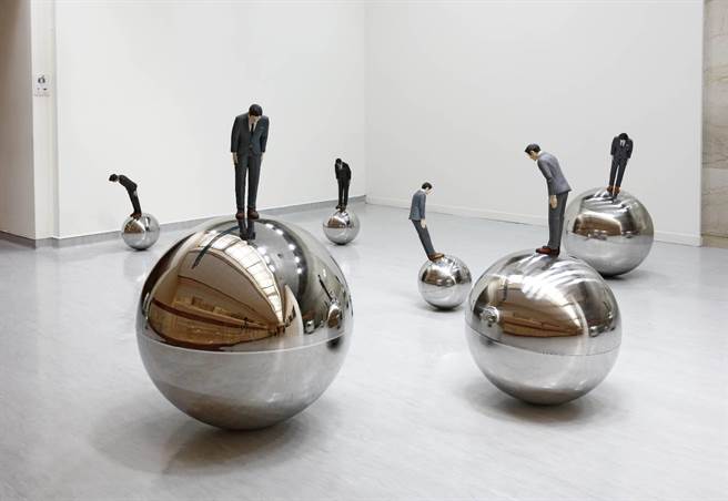 苗栗县三义木雕博物所将推出「台湾国际木雕装置艺术大展」，包括耿杰生的合群系列。（苗栗县政府提供／谢明俊苗栗传真）