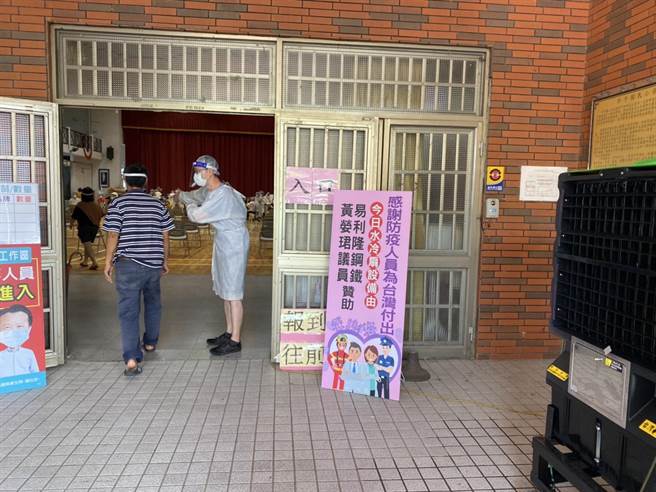 黃嫈珺指出，嘉縣部分接種站場次預約人數低迷，認為跟數位落差有關，希望中央能撥補更多疫苗讓地方能有彈性運用。（黃嫈珺提供／張亦惠嘉縣傳真）