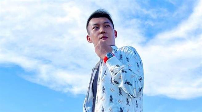 網紅鳳梨靠著臉書直播打響知名度。(圖/鳳梨 臉書)