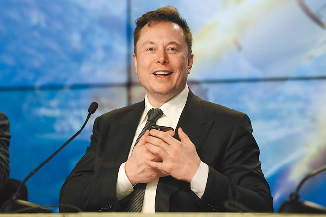 特斯拉执行长穆斯克太空事业SpaceX研发的火箭，已和美国政府合作执行多次太空任务。