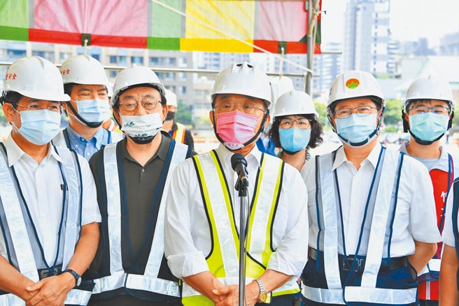 行政院长苏贞昌称，全世界疫苗採购不管是政府还是民间都是卖方市场，国际上有保密条款，不能约定又违反。（行政院提供／罗浚滨新竹传真）