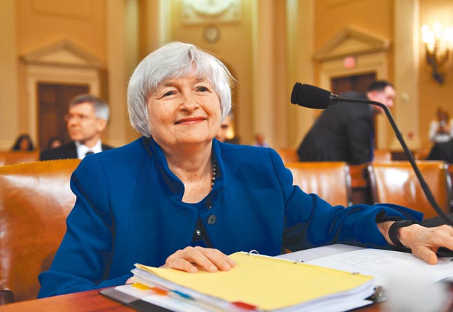 美国财政部长叶伦质疑，美国对中国仍在实施的关税已伤害美国消费者。（新华社）