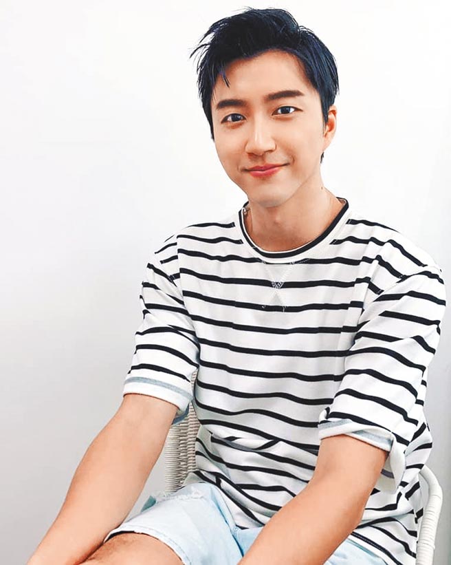 江宏杰离婚后已开工，昨晒出帅照，状态颇佳。（摘自脸书）