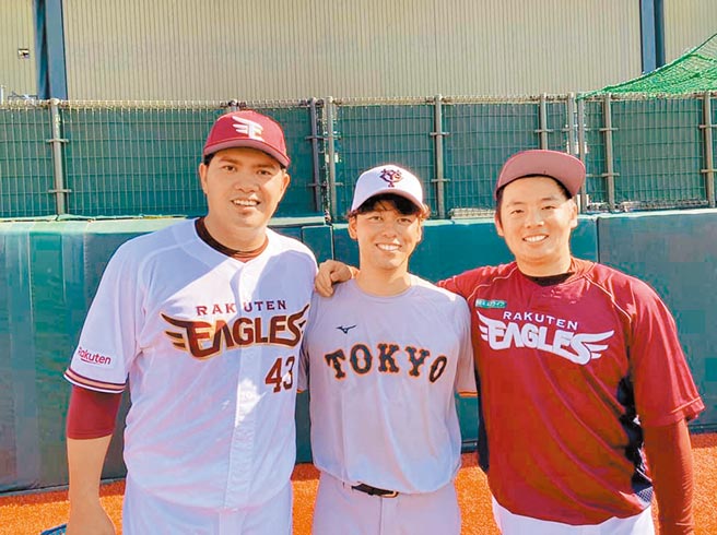 台湾好手宋家豪（左）生涯首度参加日职明星赛。（截取自宋家豪脸书粉丝团）