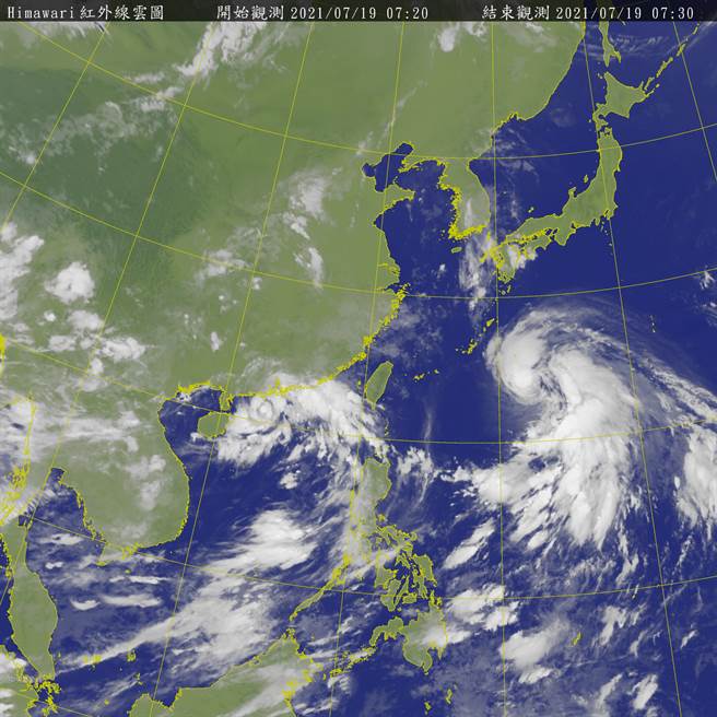 位于南海、广东海面的热带性低气压，最快周二成颱，当烟花、查帕卡两颱风渐行渐近，藤原效应将逐渐产生，导致路径不确定性高。（翻摄自 气象局）