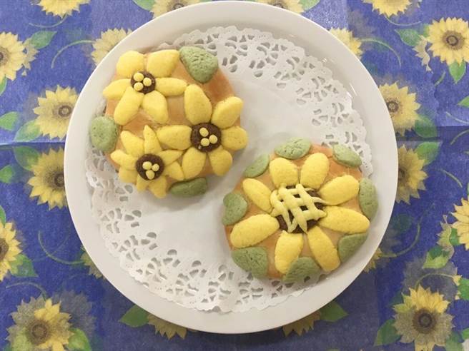 ▲只要约千圆日币就能亲手制作出独一无二的向日葵波萝麵包！（2块麵包一组／1200日圆）　图：西武造园株式会社／提供