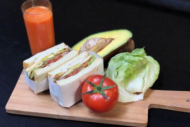 营养丰富的防疫「十明治」。　图：台北国宾大饭店╱提供