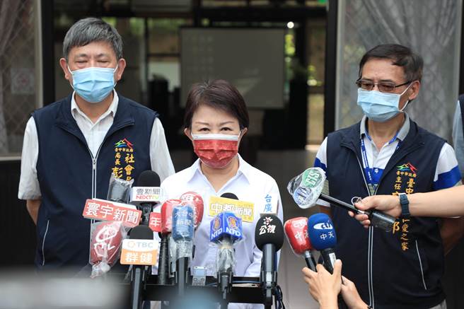 台中市长卢秀燕19日再度强调，将对家教男于疫调过程中隐匿不实，造成疫调困难，因此市府将依《传染病防治法》开罚。（冯惠宜摄）